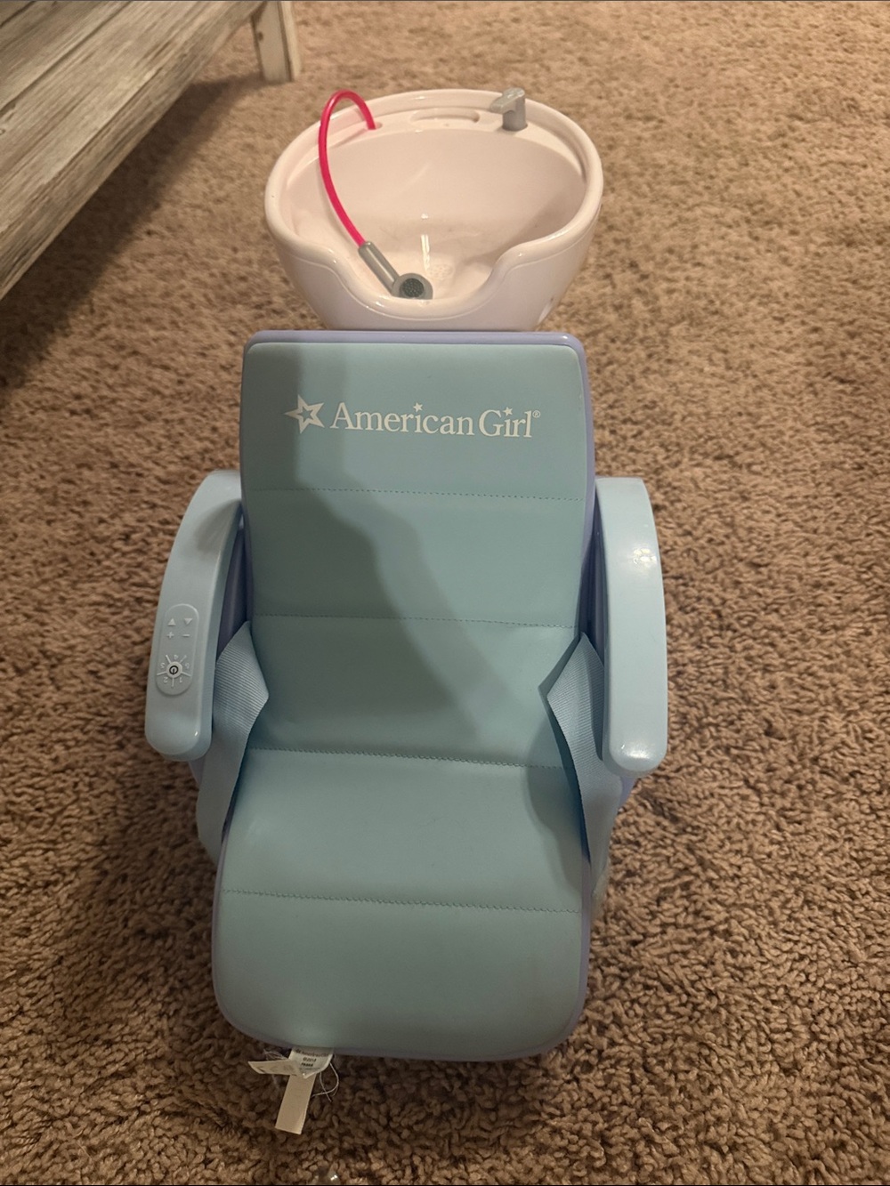 American Girl Light Blue Salon Shampoo Station with White Basin and Pink Hose